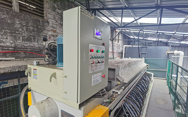 高壓隔膜青青草免费观看视频