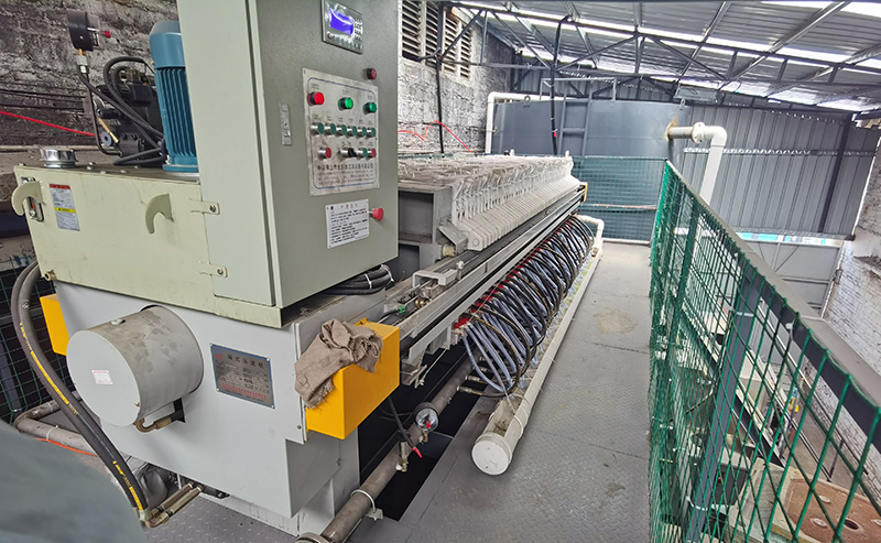 隔膜青青草免费观看视频